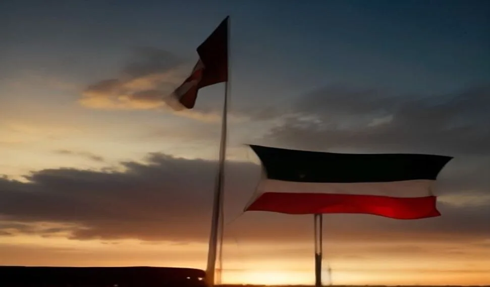 فيلة في حديقة أمبوسيلي الكينية عند الغروب