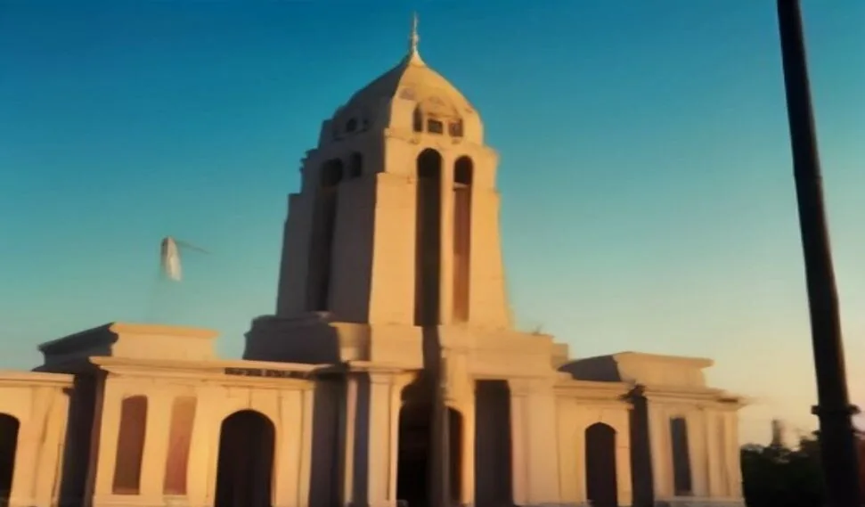 كنيسة بيضاء ذات قبة في ياموسوكرو بساحل العاج