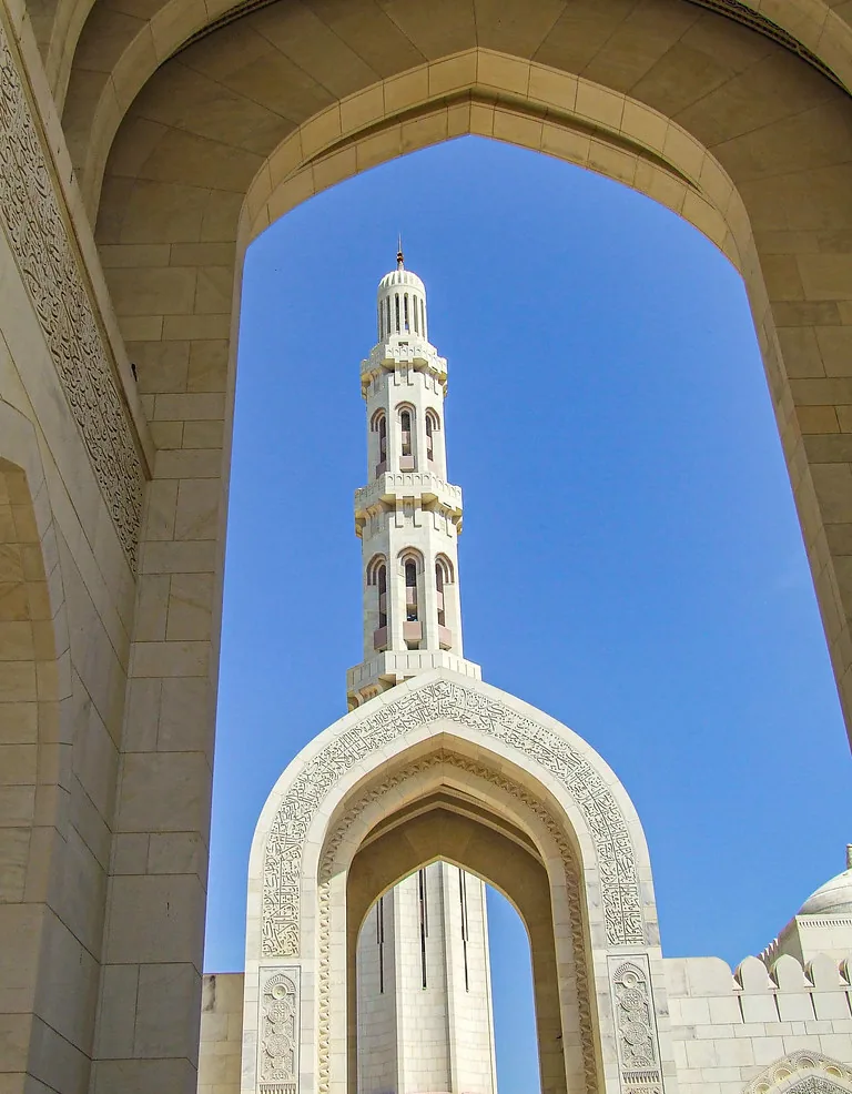 مسجد السلطان قابوس الأكبر في عُمان من الخارج